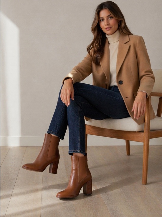 Lauren Ralph Lauren Shoes - LAUREN RALPH LAUREN
Mylah Il Polo Tan Tumbled Leather Ankle Boots